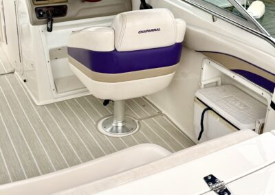 1999 Chapparal Sunesta 233 SD Captain's Chair